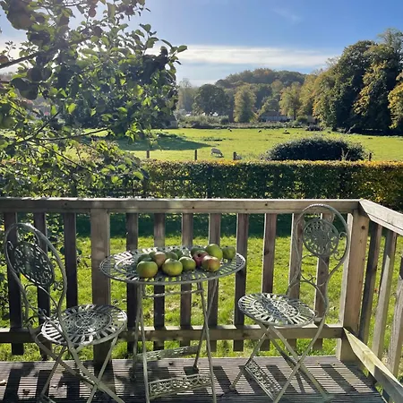 The Parcel Shed Daire *