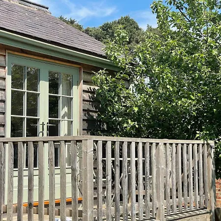 The Parcel Shed Daire Gilling East