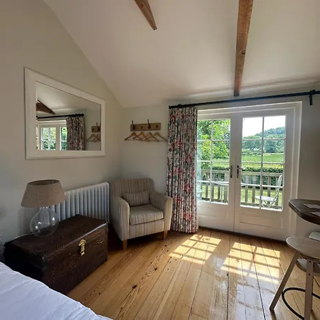 The Parcel Shed Daire Gilling East